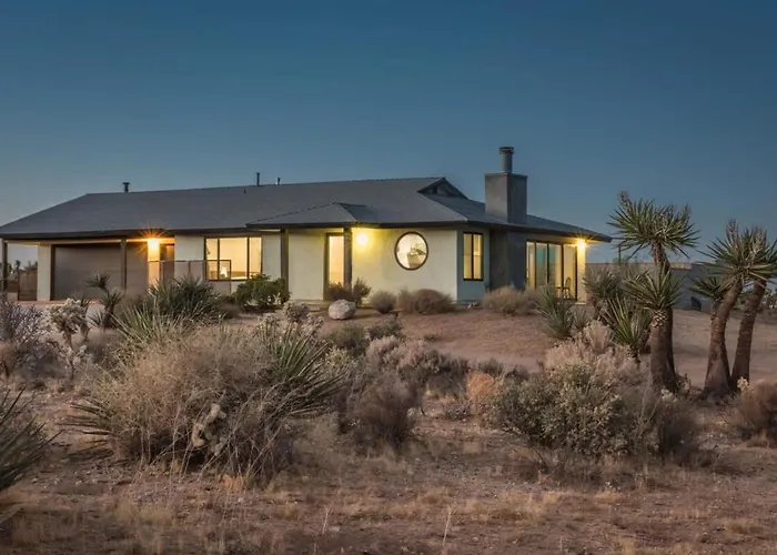 Yucca Hut - Design Forward Oasis Near Joshua Tree